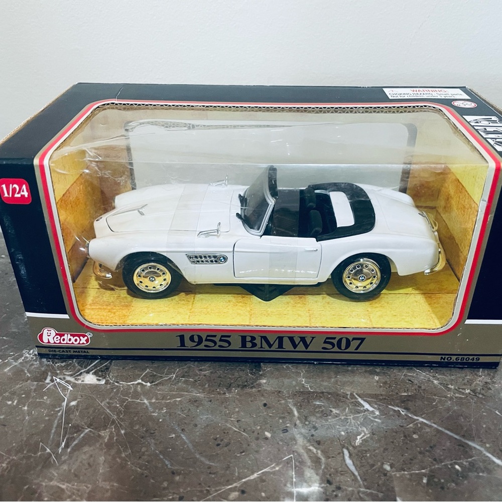 Redbox Diecast 1:24 Scale 1955 BMW 507 NIB